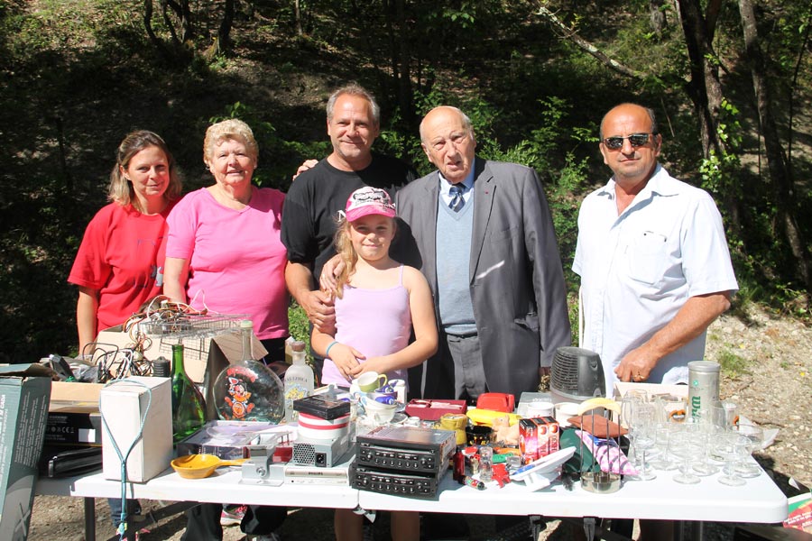 Vide Grenier Plan D'ariou 21 05 17 (10)