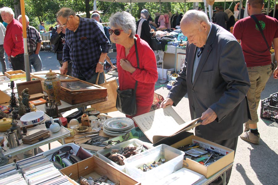 Vide Grenier Plan D'ariou 21 05 17 (9)