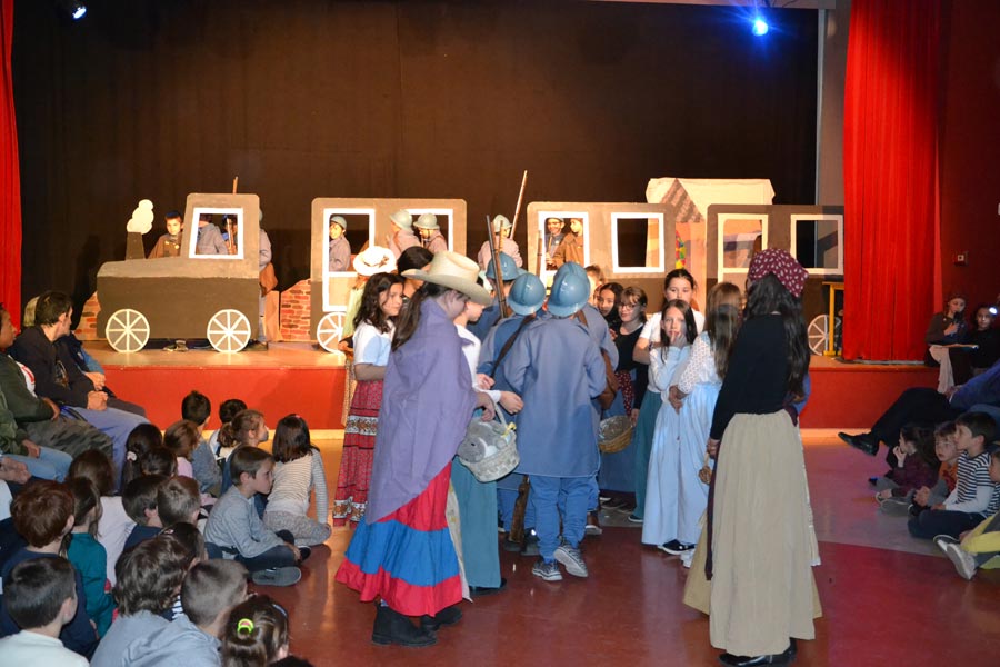 Theatre CM1 CM2 (19)