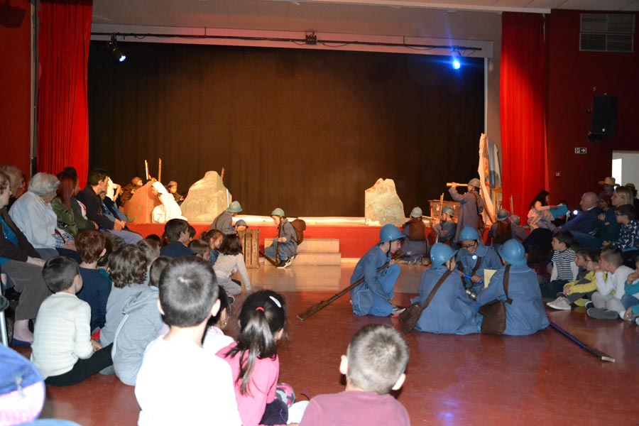 Theatre CM1 CM2 (28)