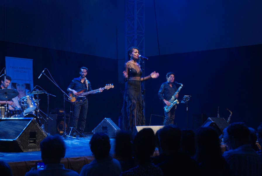 Nuis Du Chateau Emily Johnson©g Simorre (2)