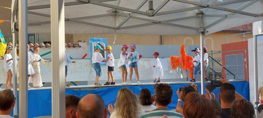 Spectacle Centre 6 12 2022 (35)