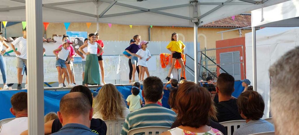 Spectacle Centre 6 12 2022 (40)